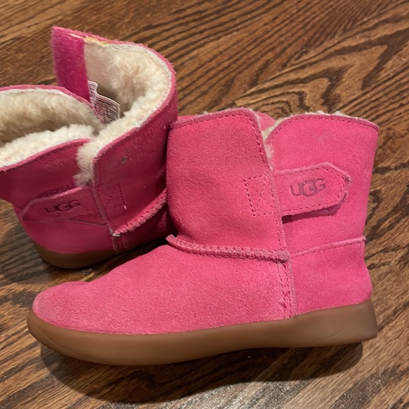 Child’s size 10 UGG Boots Pink - Picture 4 of 6